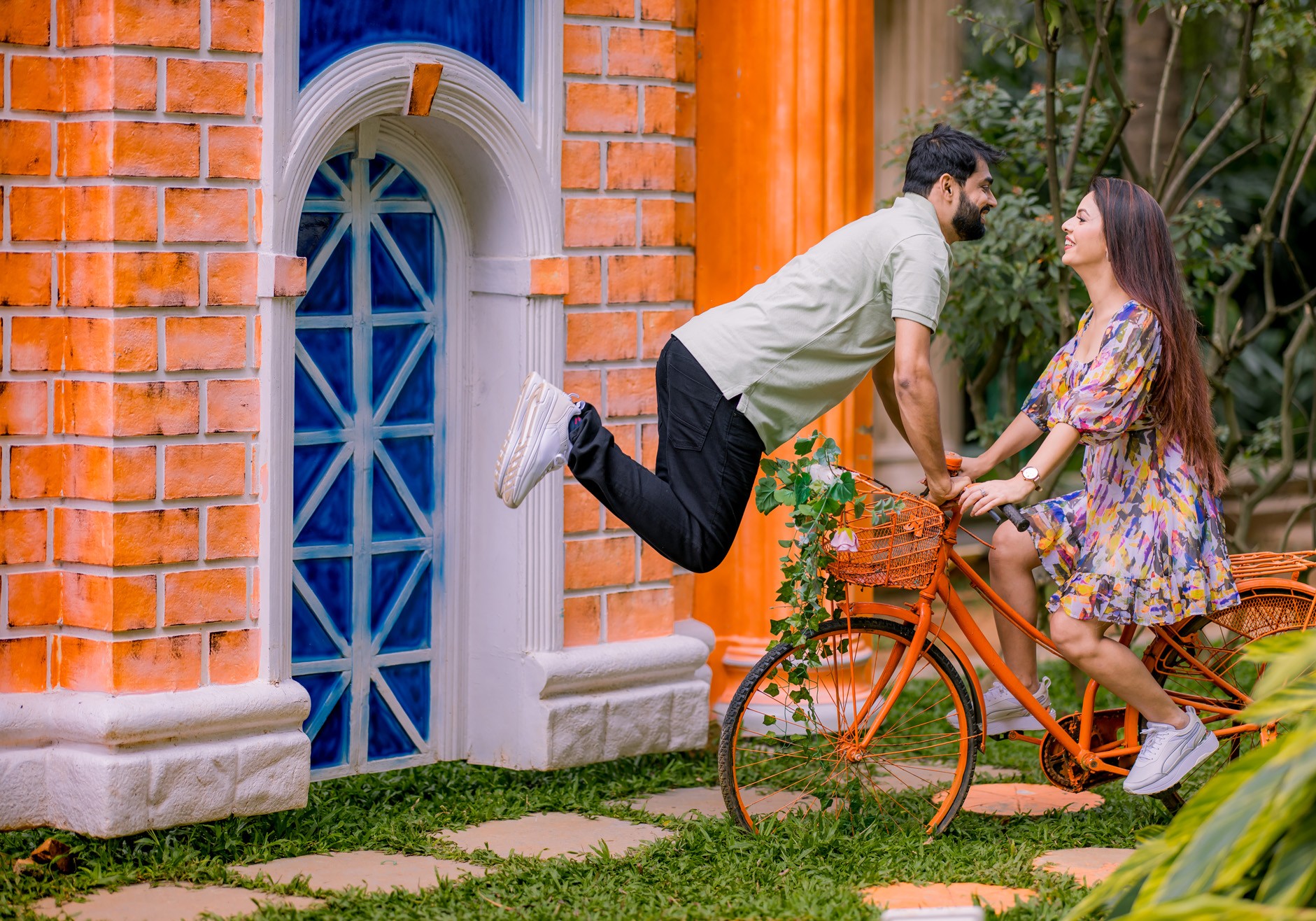 Romantic couple pre-wedding shoot